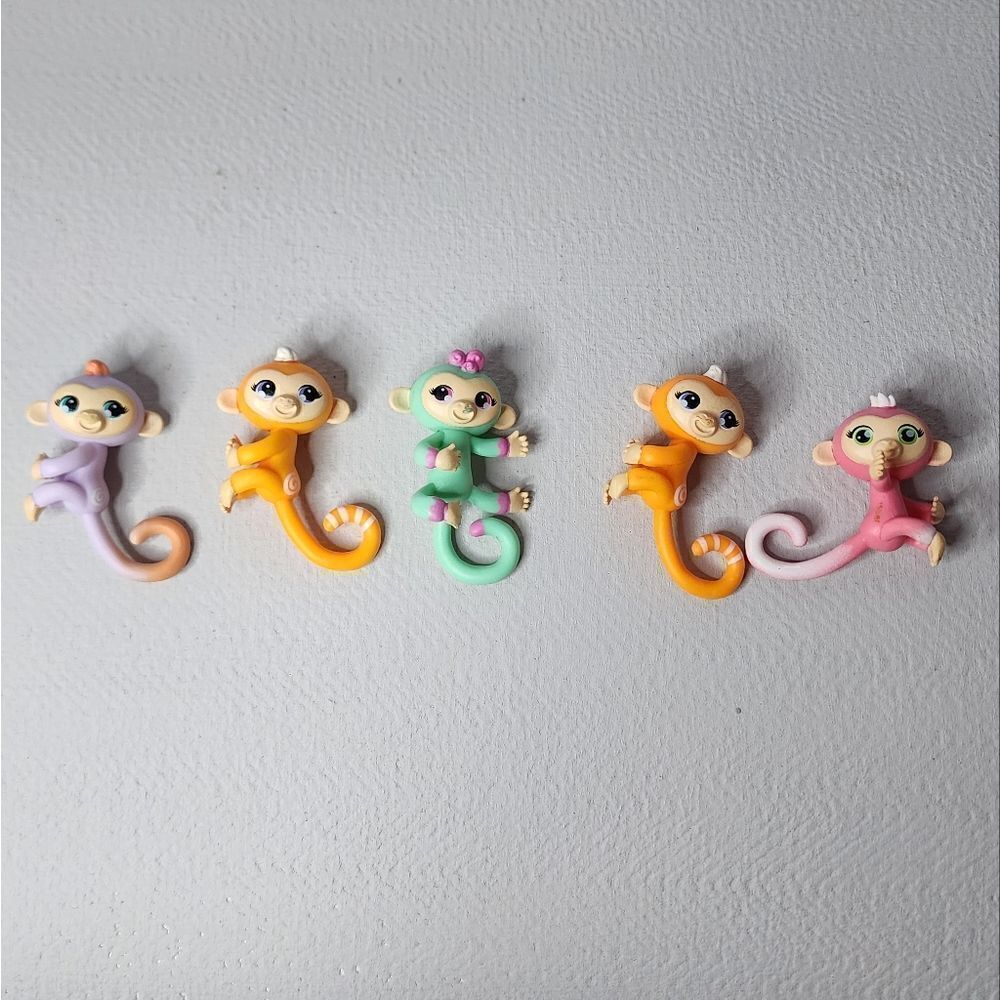 FINGERLINGS MINIS Lot Of 5 POPULAR MINI FIGURE